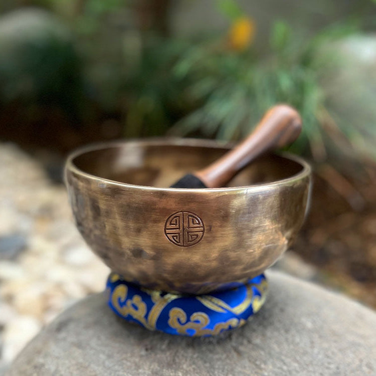 Close-up of engraved LIDAH® Full Moon Singing Bowl rim