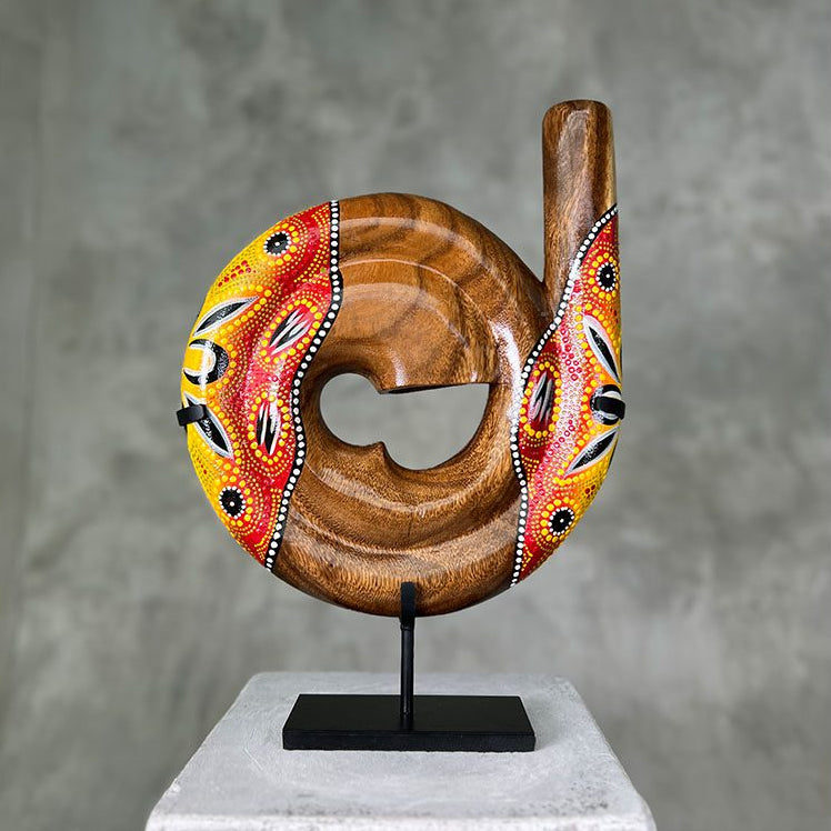 REd LIDAH® Spiral Didgeridoo Studio Image With Stand