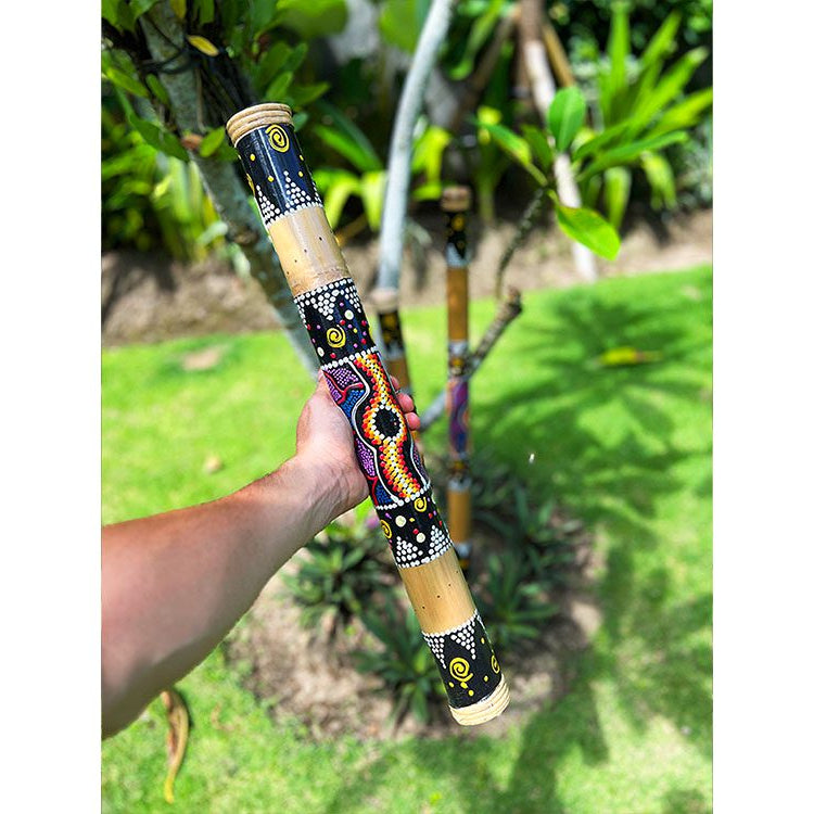 Sound therapist using LIDAH® Rainstick in healing session