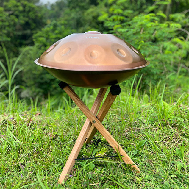 Handpan Stanad With handpan on top outside