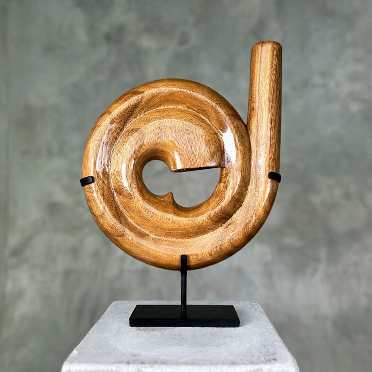 Natural LIDAH® Spiral Didgeridoo Studio Image with Stand