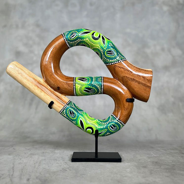 LIDAH Snake Didgeridoo Getting Zoomed in on