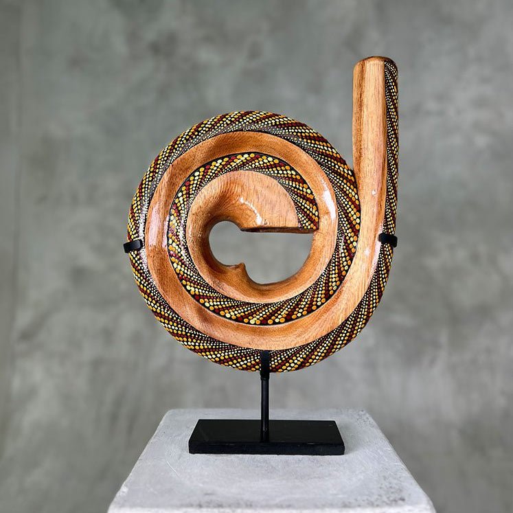 Rode Stippen LIDAH® Spiral Didgeridoo Studio-afbeelding met standaard